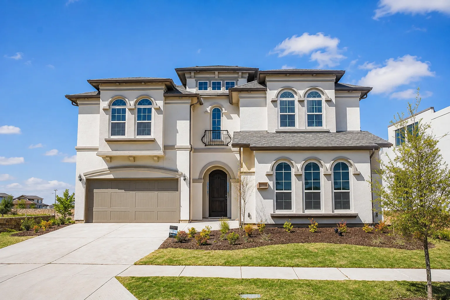 5 bed, 5.5 bath, 4336 sqft, $7,500 — Photo 1