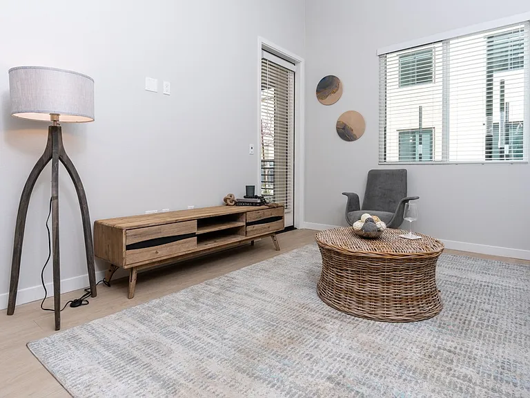 Downtown Ontario Luxury Apartments — Photo 13