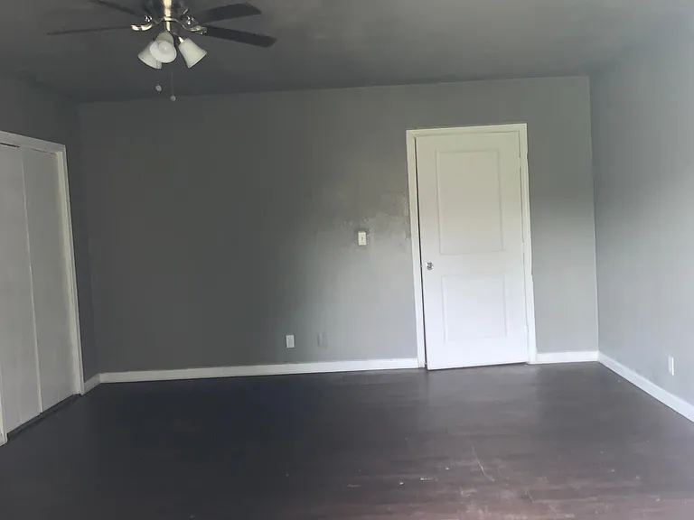 245 E Young Pl — Photo 15