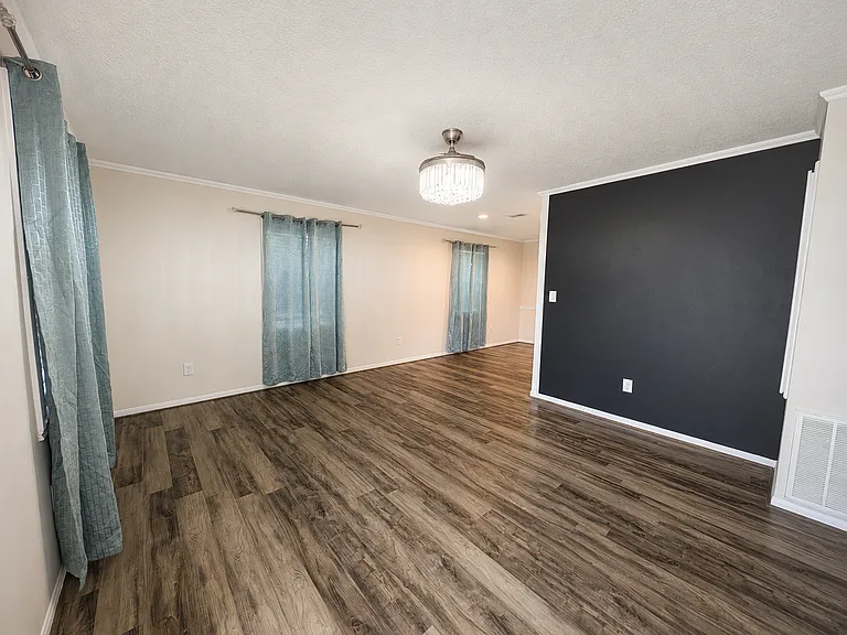 207 W Mink St — Photo 6