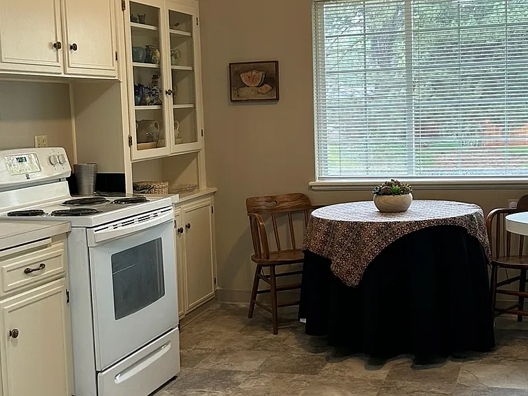 1011 Bryant Ave — Photo 11