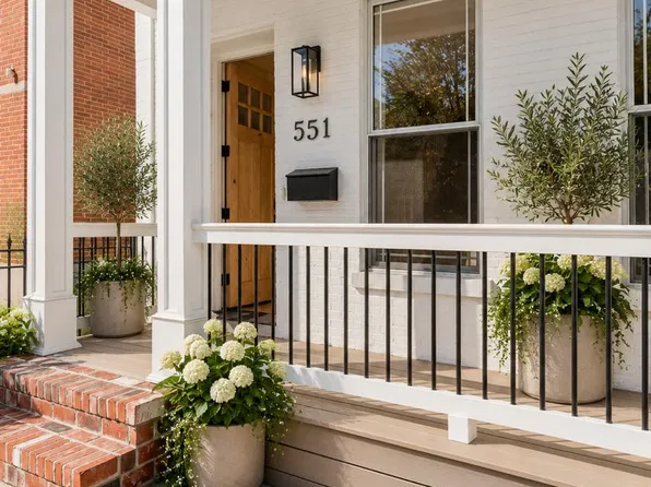 551 Lexington Avenue image 1 of 17