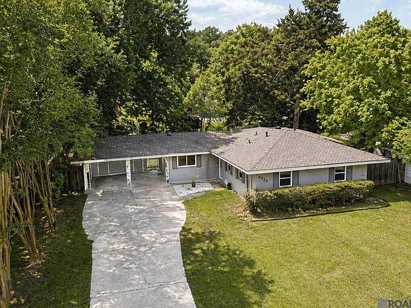 2nd image of 3235 Oakcrest Dr