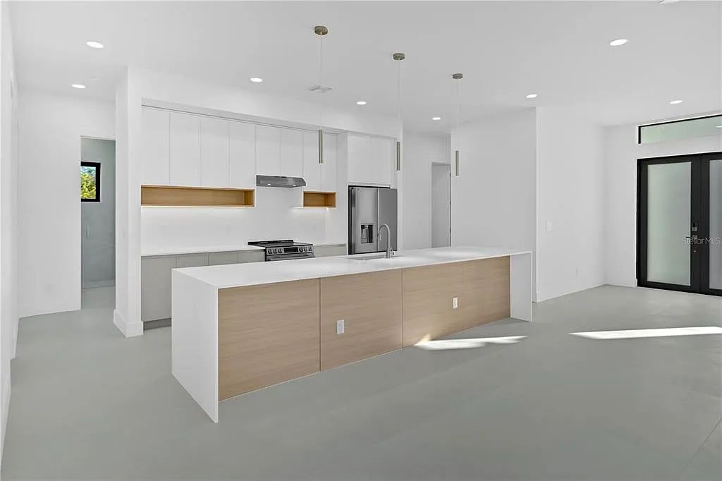 3 bed, 2.5 bath, 1994 sqft, $2,600 — Photo 4