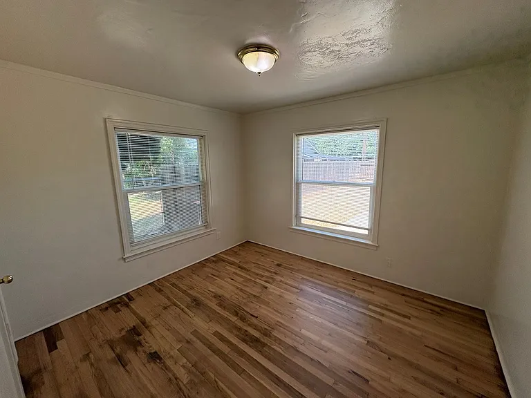 1216 N Conyer St — Photo 9