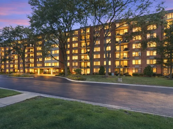 2000 Saint Regis Dr APT 4H, Lombard, IL 60148