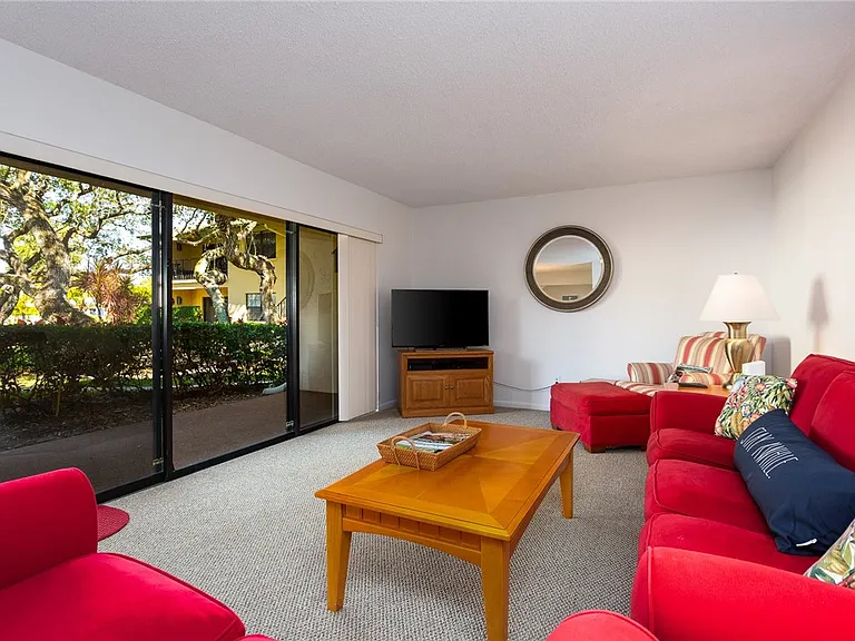 910 E Causeway Blvd #B5 — Photo 4