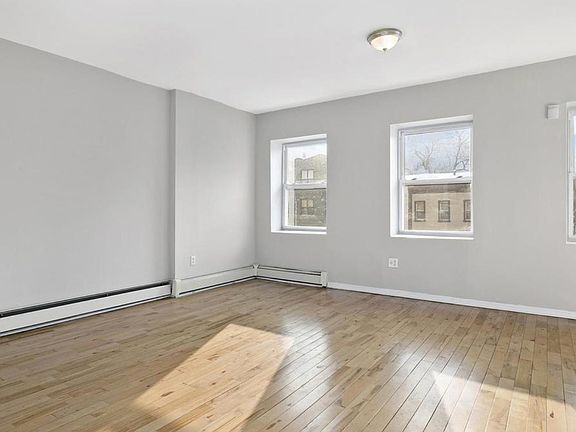 4th image of 925A Gates Ave #3