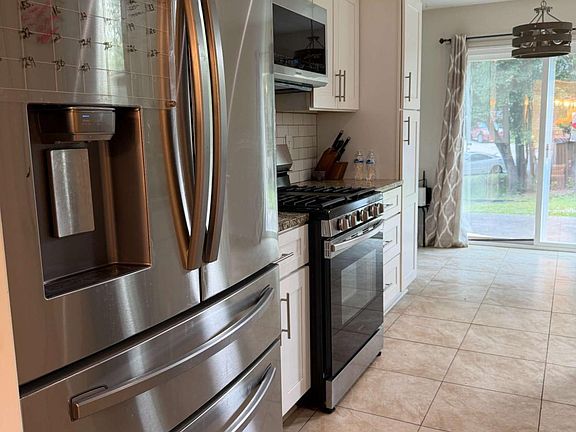 3rd image of 2675 Binghampton Ln