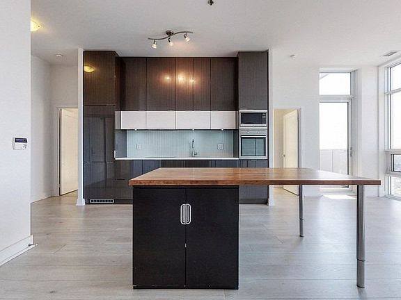 5th image of 318 Richmond St W #4001