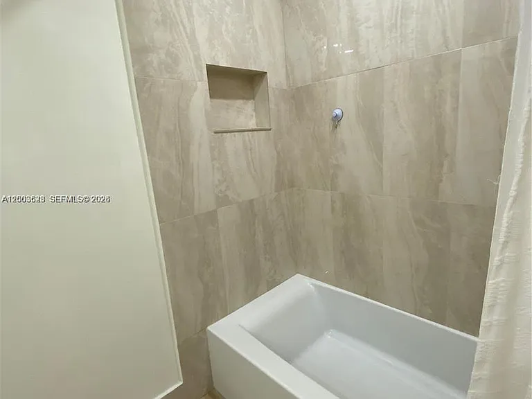 1200 Tallwood Ave #302 — Photo 19