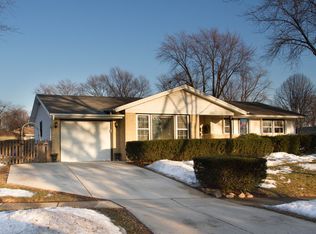 1251 Larchmont Dr, Elk Grove Village, IL 60007