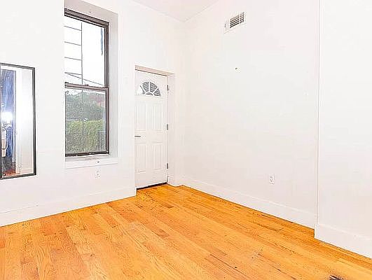 4th image of 490 Kosciuszko St #1C