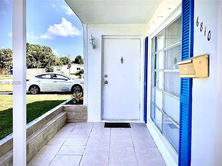 6810 NW 28th St — Photo 2
