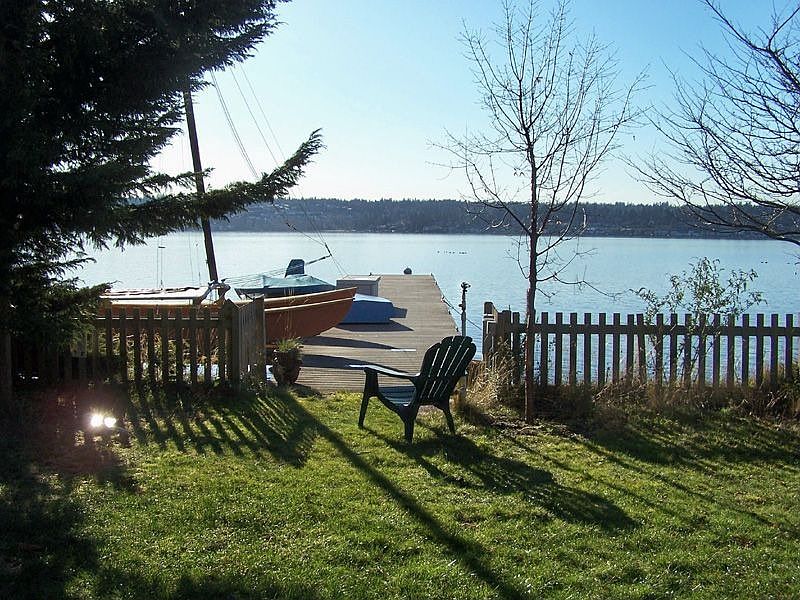 2nd image of 12439 Holmes Point Dr NE