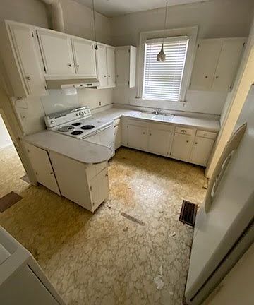 3rd image of 3325 Lexington Rd