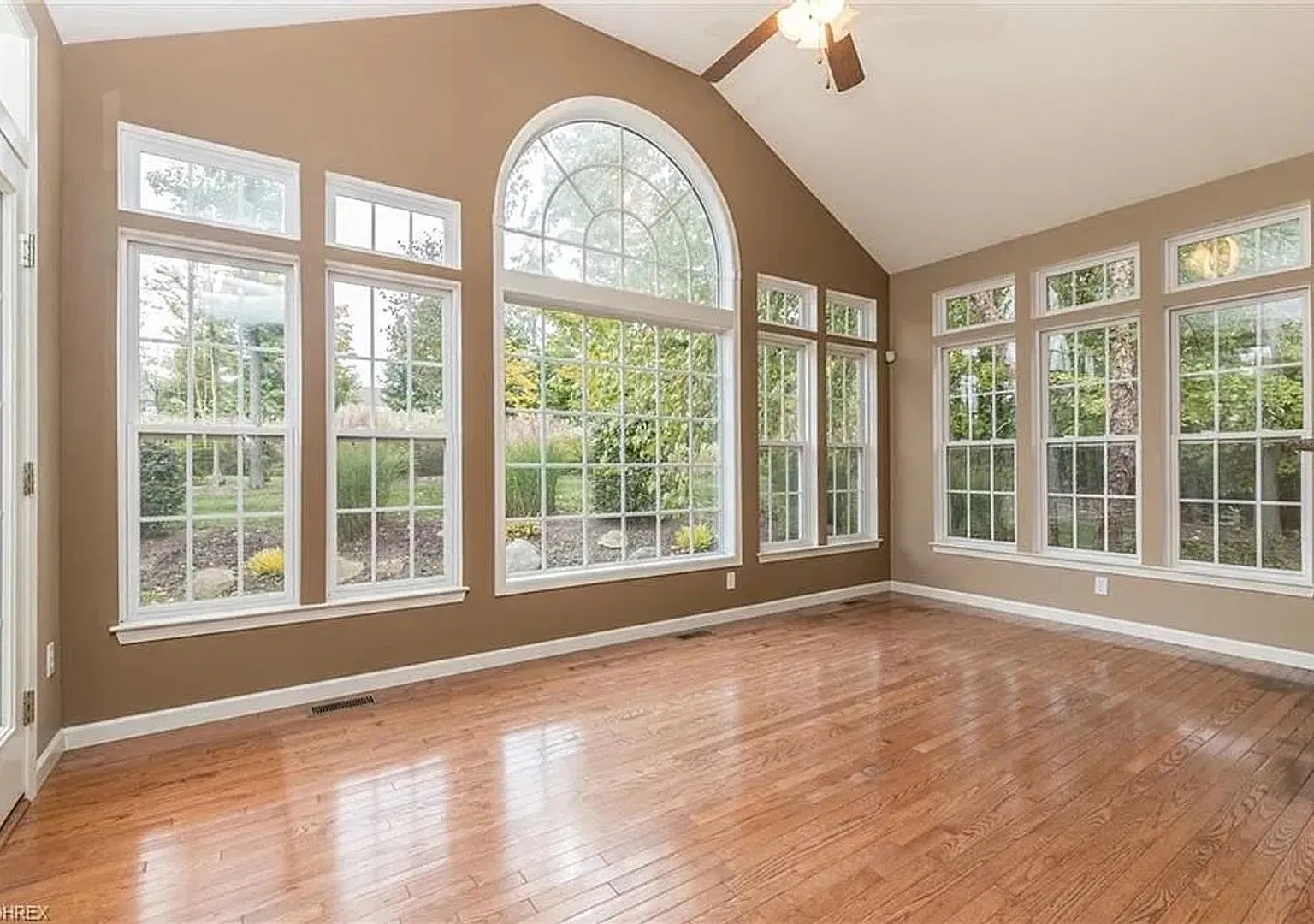 Spacious 4BR House in Twinsburg — Photo 4