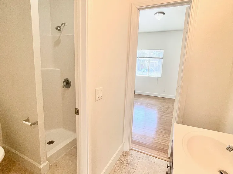 1238 W 35th St — Photo 11