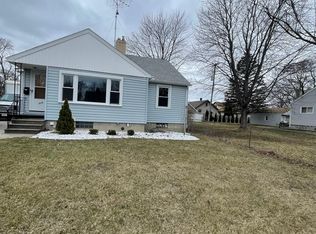 608 Oak St, Essexville, MI