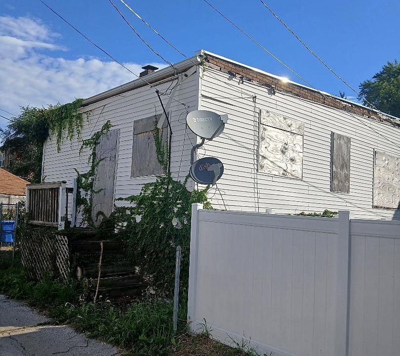 2nd image of 7744 S Drexel Ave