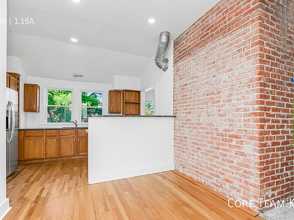 2nd image of 1124 Ward Pkwy APT 3