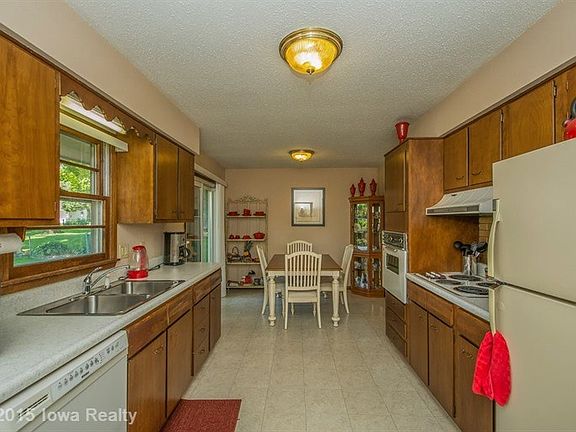 4th image of 410 Ash St
