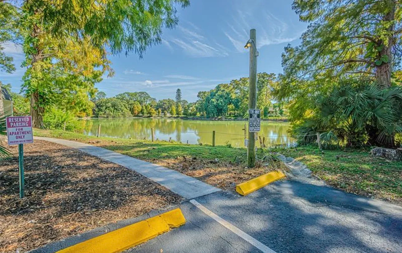 2 bed, 800 sqft, $1,550 — Photo 2