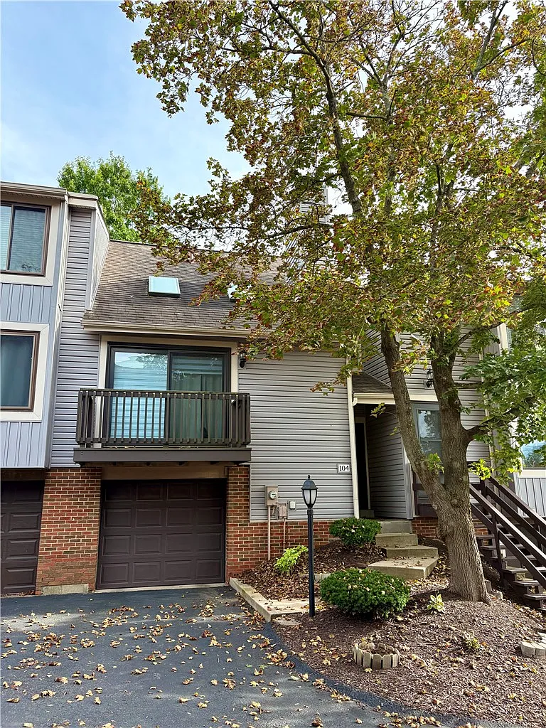 3 bed, 1122 sqft, $1,950 — Photo 1