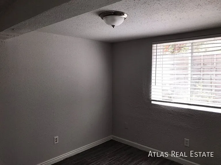 4425 N Elizabeth St — Photo 14