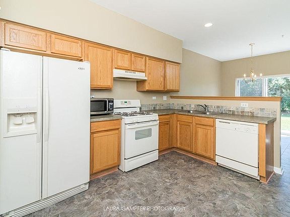 3rd image of 454 Landmark Ave