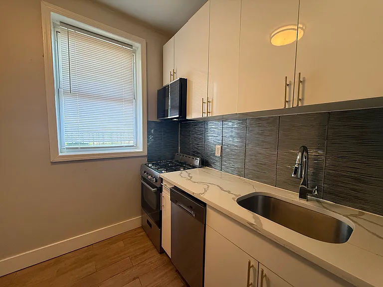 629 Bergen Ave #502 — Photo 3