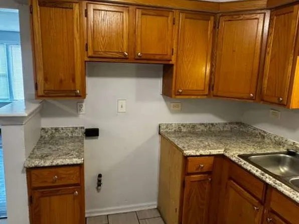 8956 S Escanaba, 8956 S Escanaba Ave APT 2B, Chicago, IL 60617