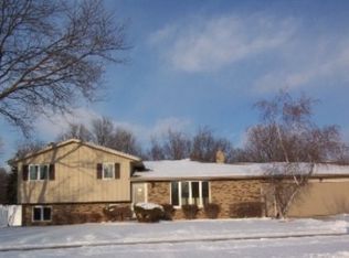 1002 Meadow View Ln, De Pere, WI 54115