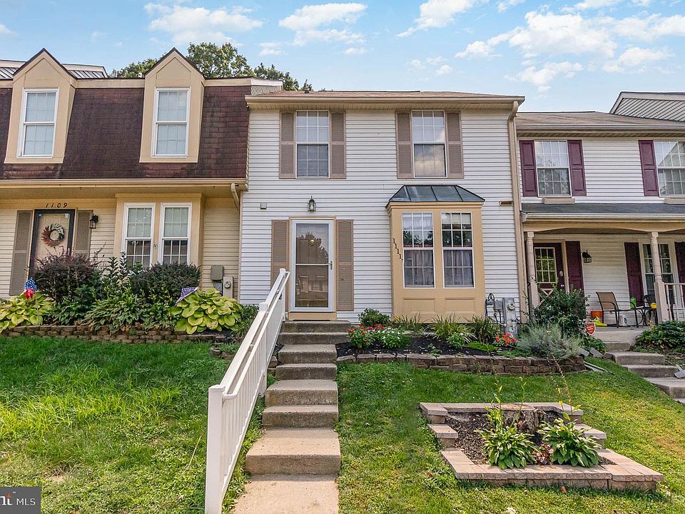 1st image of 1111 Oakwood Ln