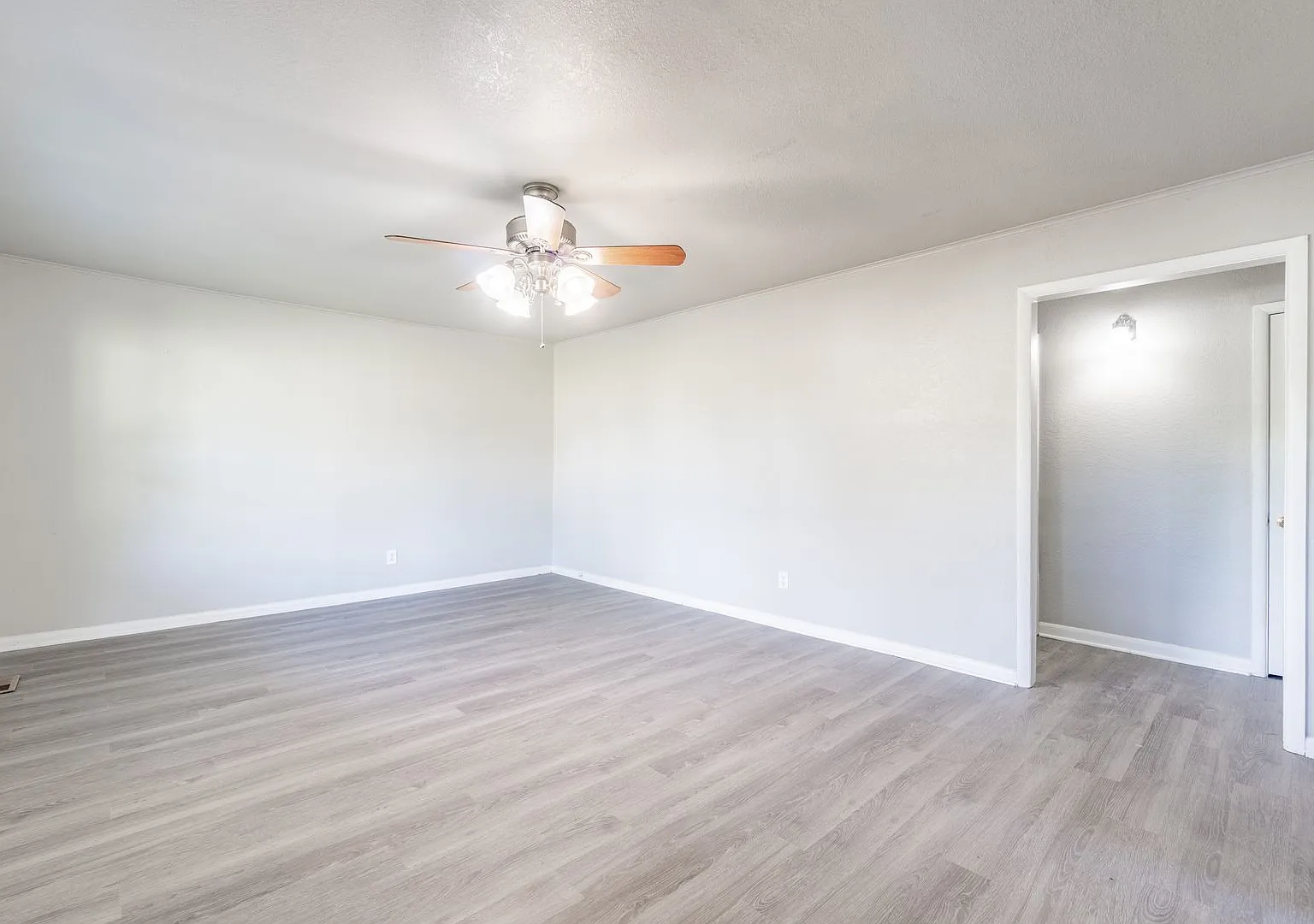 Beautiful 2 Bed / 1 Bath Home in Fort Smith — Photo 4