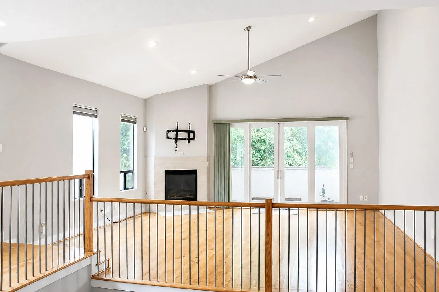 3 bed, 2.5 bath, 2168 sqft, $3,150 — Photo 2