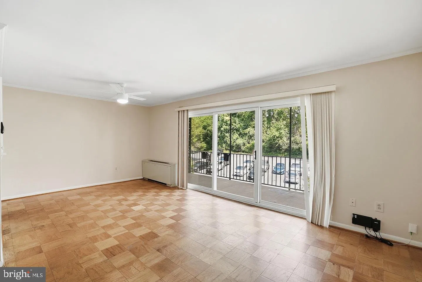 2 bed, 1.0 bath, 949 sqft, $2,300 — Photo 3