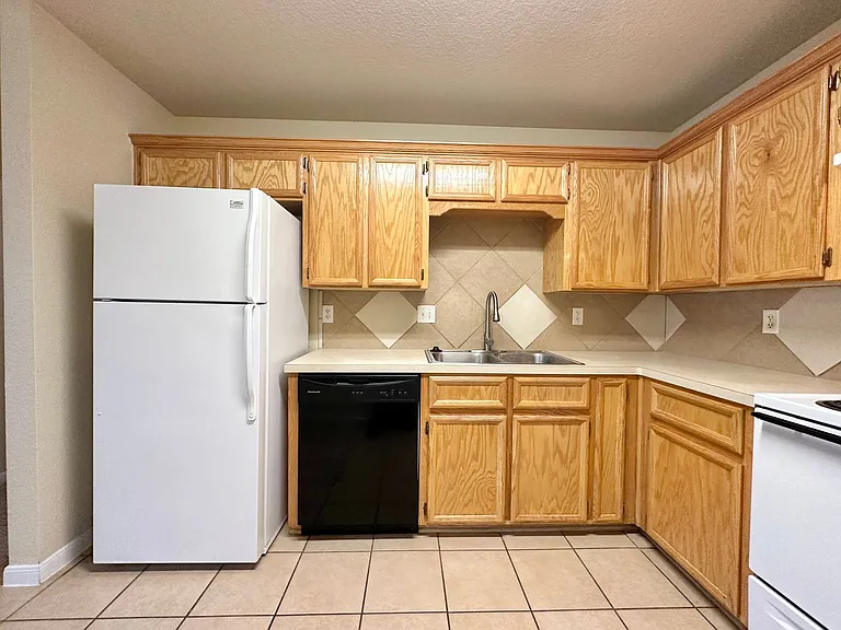 4300 Elms Run Cir — Photo 8