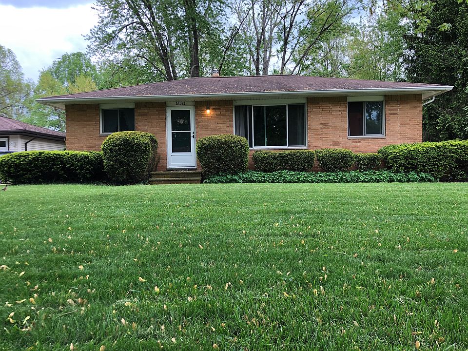 1st image of 26921 Eastwood Ln