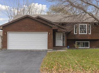 9084 Sycamore Ln N, Maple Grove, MN 55369