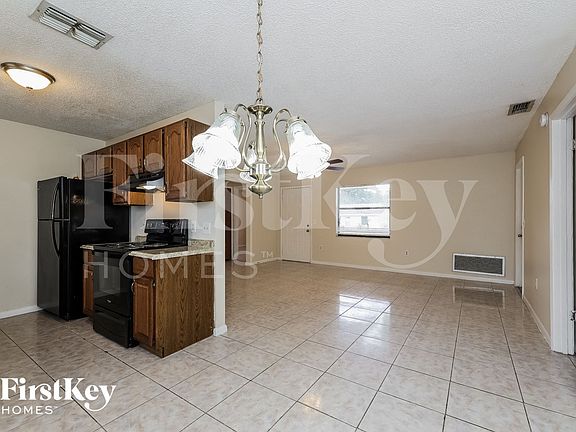 5th image of 398 Lake Daisy Dr