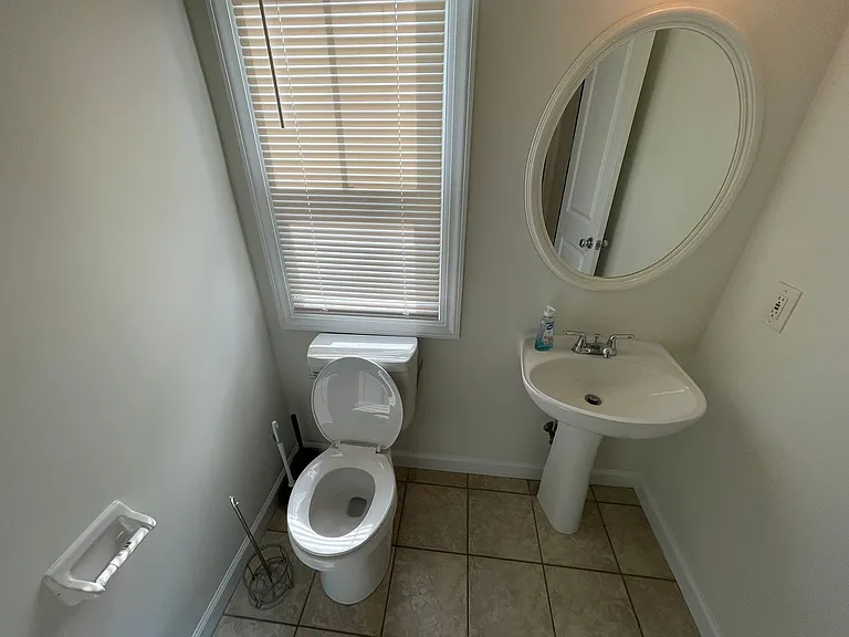 1029 E Balview Ave — Photo 8