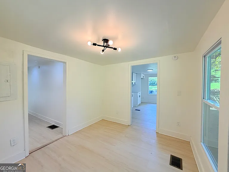556 Church St NW — Photo 5