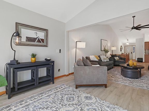 5th image of 635 Cardinal WAY