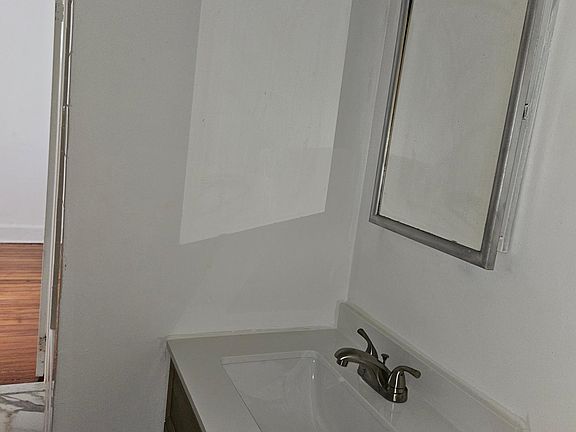 5th image of 35 Union Ln Floor 2