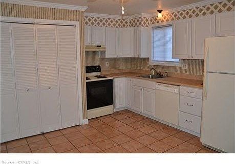 Spacious Eat-In Kitchen