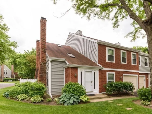 66 S Stonington Dr #114, Palatine, IL 60074
