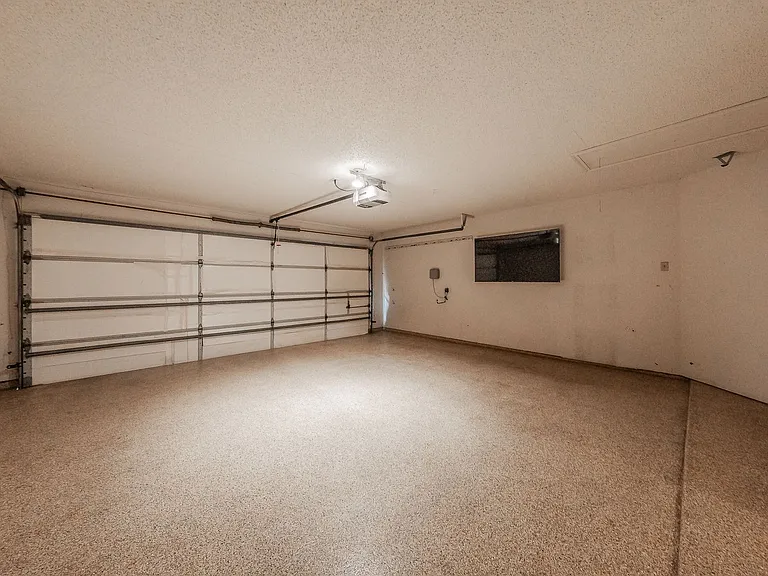 6724 Blue Meadow Dr — Photo 46