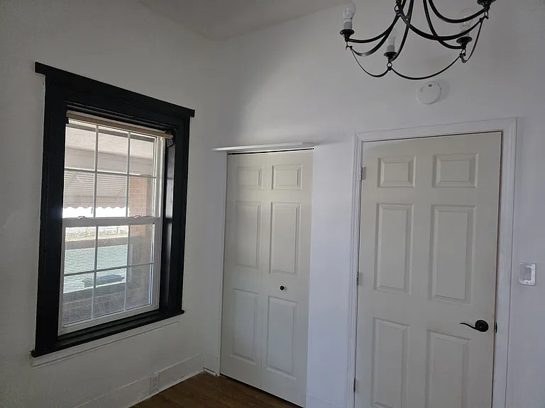 1311 S Person St — Photo 7