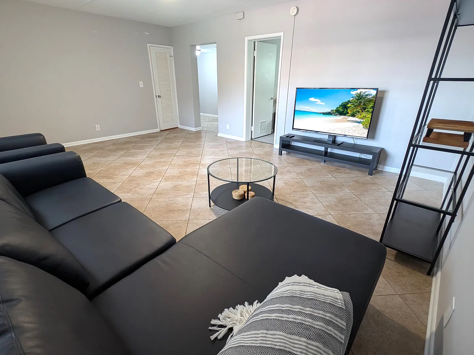 1 bed, 700 sqft, $1,900 — Photo 4